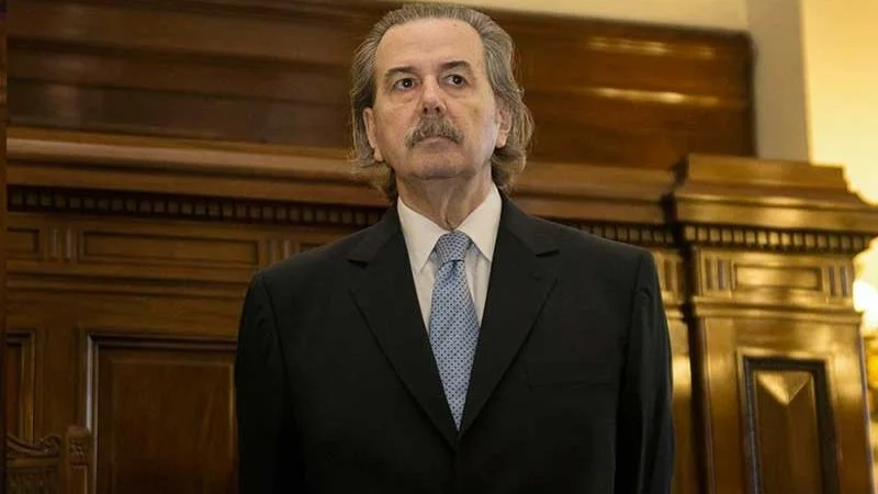 El Gobierno prorrogó el Presupuesto y  le aceptó la renuncia a Maqueda