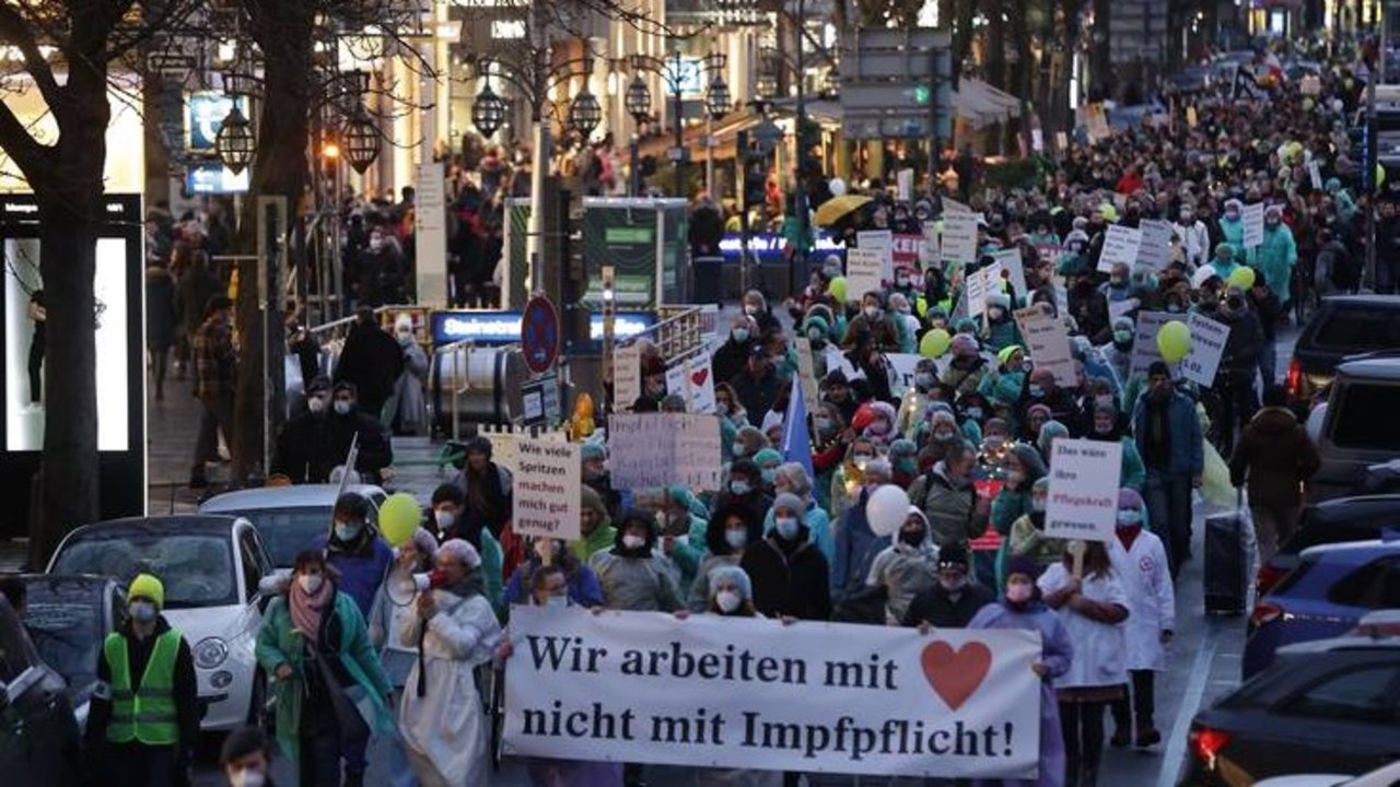 Polémica en Alemania: usaron estadio nazi para protestar contra restricciones por el COVID