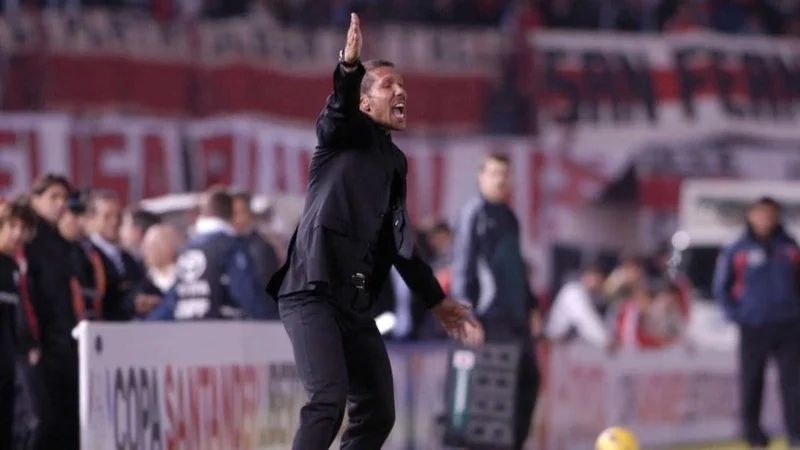 Simeone reveló qué dijo en el vestuario de River después de una dura eliminación: "Tengo un equipo de cagones"