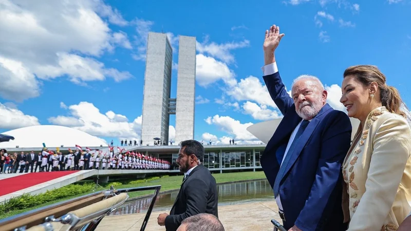 Brasil: Antes de asumir, el jefe del Ejército lamentó la elección "no deseada" de Lula