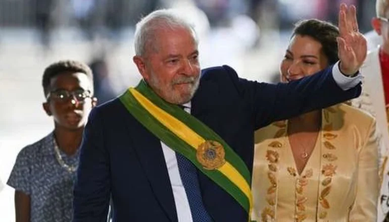 Lula firmó "decretazos" a horas de asumir.