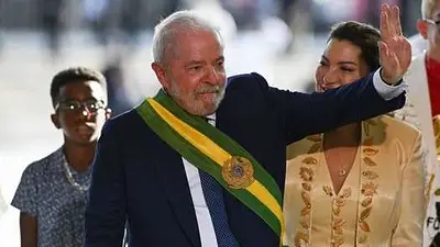 Lula firmó "decretazos" a horas de asumir. Lula firmó "decretazos" a horas de asumir.
