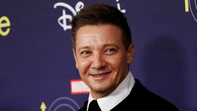 El actor Jeremy Renner posa para una foto durante el estreno de la serie de televisión "Hawkeye" en el teatro El Capitán de Los Ángeles, California, Estados Unidos