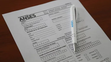 El gobierno oficializó la ampliación de la AUH: requisitos y condiciones