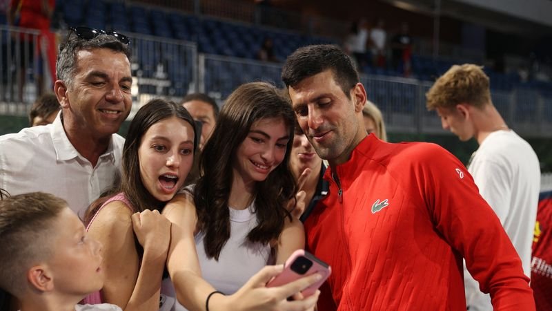 Djokovic salva un punto de partido y vence a Korda en Adelaida