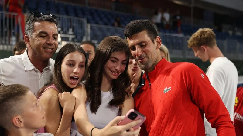 Djokovic salva un punto de partido y vence a Korda en Adelaida