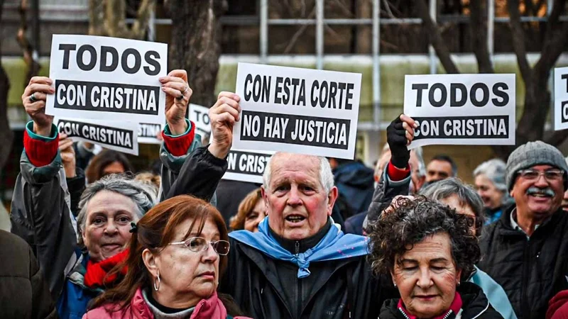 Personalidades apoyan el juicio político a la Corte: fin del "Estado paralelo y mafioso"