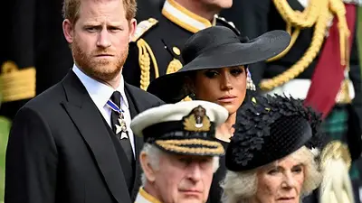 El príncipe Enrique dice que la realeza británica se encamó con la prensa sensacionalista El príncipe Enrique dice que la realeza británica se encamó con la prensa sensacionalista