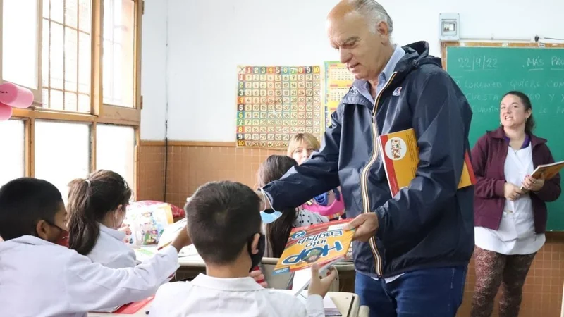 Grindetti propone que las escuelas pasen a los municipios y que los intendentes controlen las licencias de los docentes