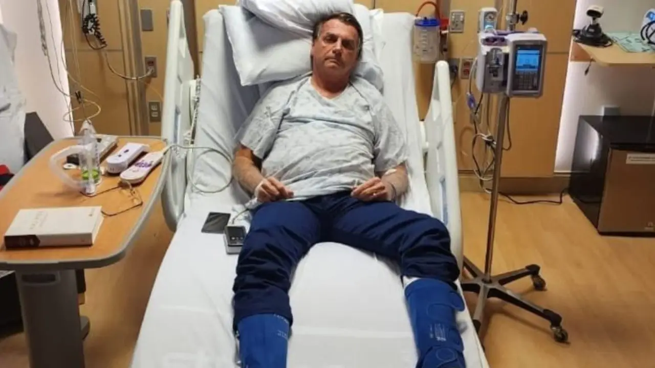 Internado en EEUU, Bolsonaro promete adelantar su vuelta a Brasil