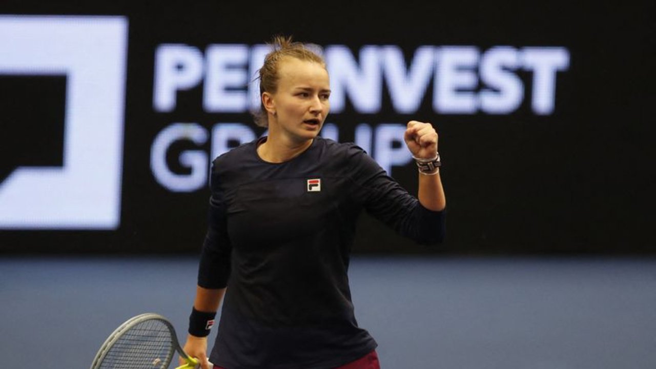 Krejcikova recupera el tono, Kudermetova supera a Azarenka