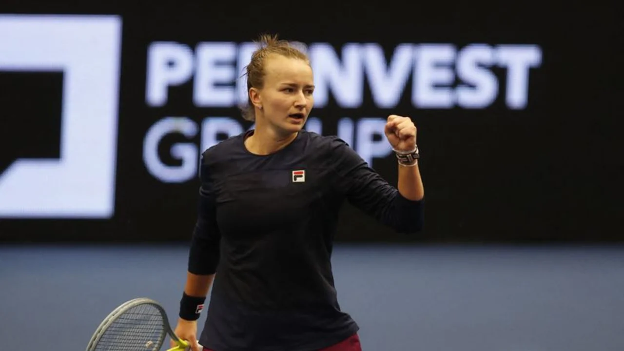 Krejcikova recupera el tono, Kudermetova supera a Azarenka