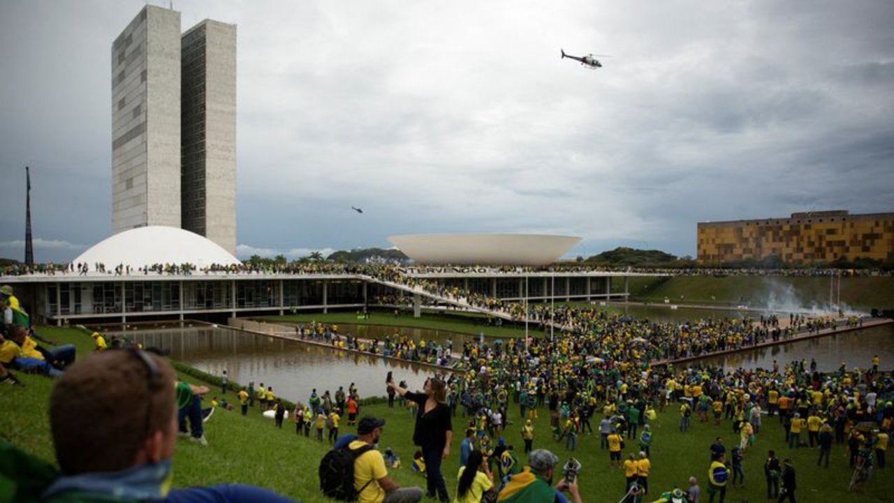 Brasil: Piden investigar a tres diputados bolsonaristas por "incitar a actos antidemocráticos"