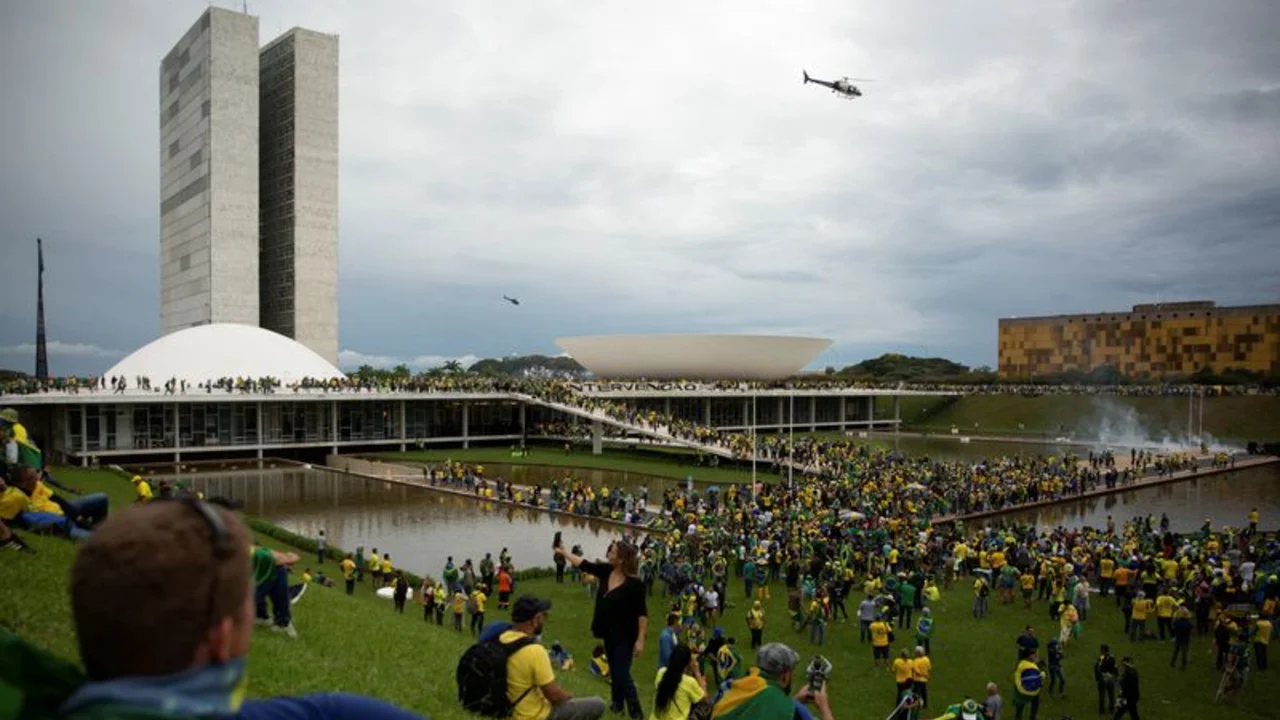 Brasil: Piden investigar a tres diputados bolsonaristas por "incitar a actos antidemocráticos"