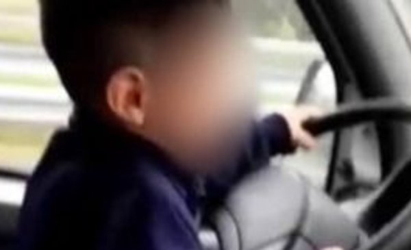 Suspenden La Licencia De Un Conductor Por Hacer Manejar A Su Hijo Menor En Una Autopista El 9978