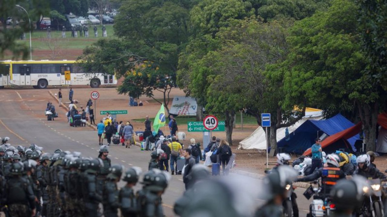 Revelan que militares defendieron a bolsonaristas en el ataque en Brasilia