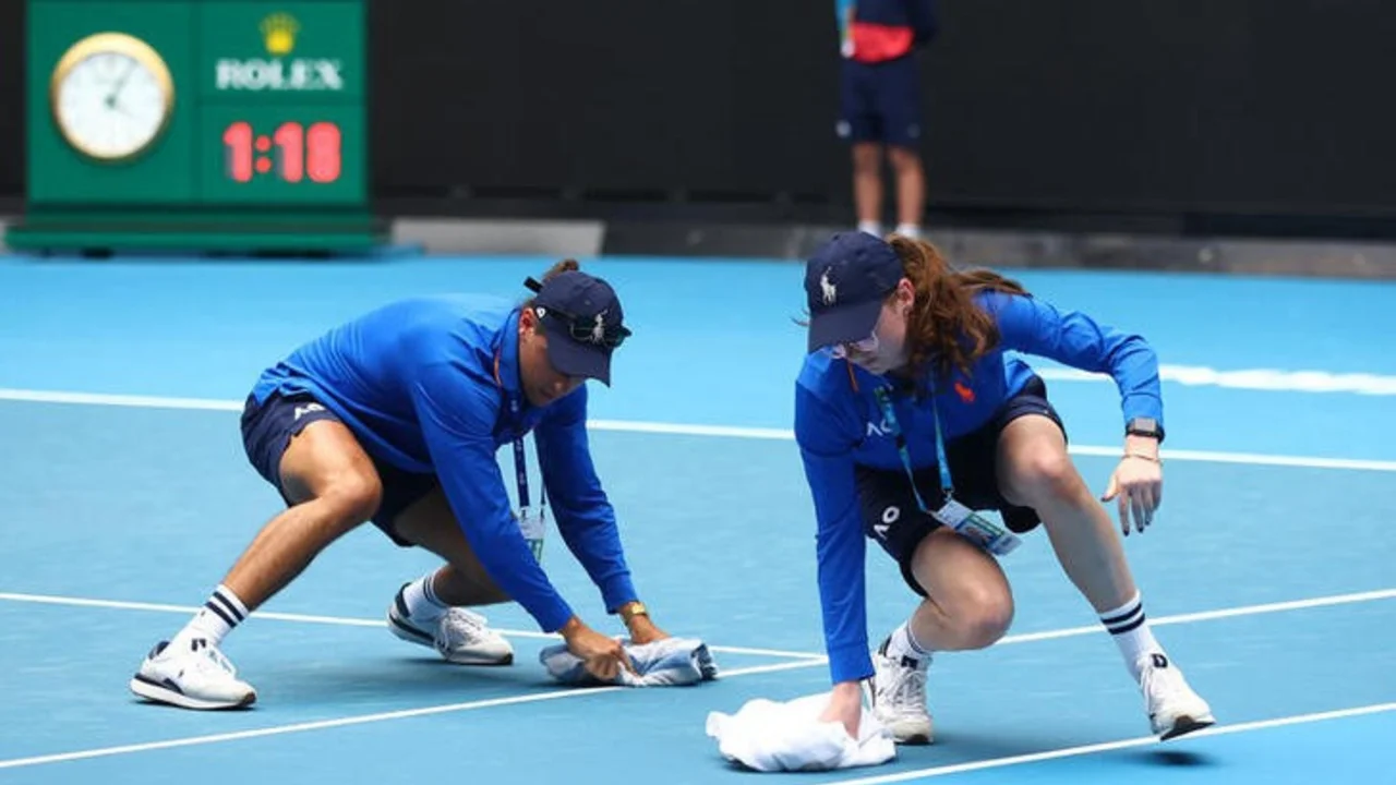 El calor y la lluvia obligan a interrumpir la jornada en el Abierto de Australia