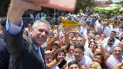Alberto Fernández volvió a subir a Macri al ring: “No fue Cristina ni yo los que endeudamos al país” Alberto Fernández volvió a subir a Macri al ring: “No fue Cristina ni yo los que endeudamos al país”
