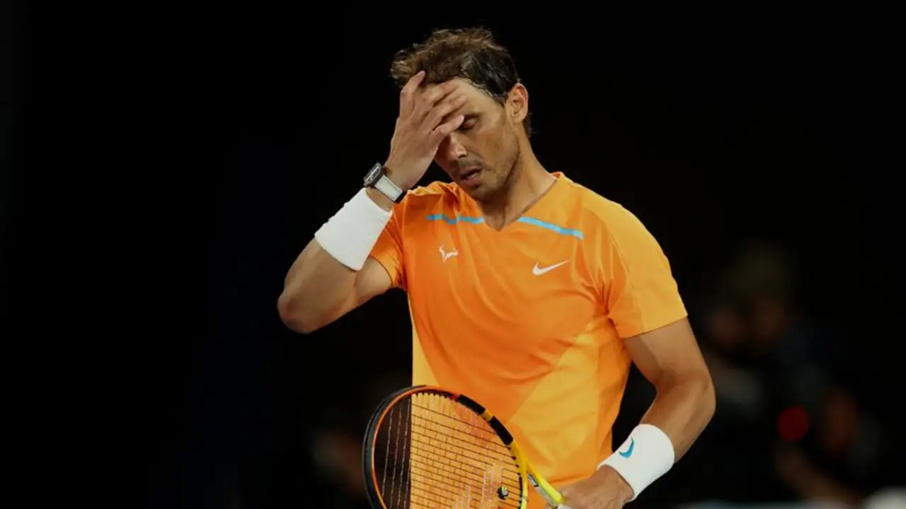 Un lesionado Nadal dice adiós al Abierto de Australia mientras la lluvia causa estragos
