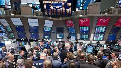 Morgan Stanley multó a banqueros por hacer transacciones por Whatsapp Morgan Stanley multó a banqueros por hacer transacciones por Whatsapp