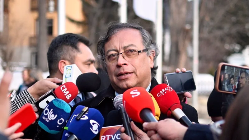 Petro pidió a la OEA que reaccione frente a la represión y el tendal de muertos en Perú