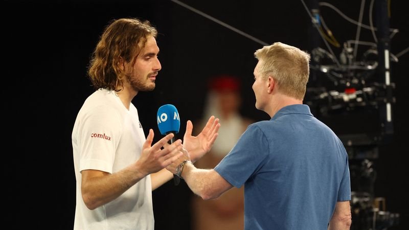Tsitsipas envía una atrevida invitación a la actriz Margot Robbie tras alcanzar las semifinales