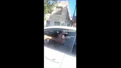 Suspenden la licencia de conducir del comisario que "chapeó" en un control de rutina Suspenden la licencia de conducir del comisario que "chapeó" en un control de rutina