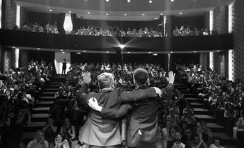 Más Comedia: Fábregas y Sanjiao se lucen a sala llena en Paseo La Plaza | Stand up