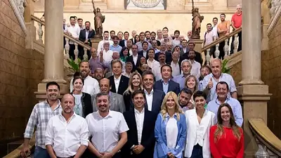 Intendentes bonaerenses se reúnen con Kicillof, Máximo, Wado de Pedro, Katopodis y Massa Intendentes bonaerenses se reúnen con Kicillof, Máximo, Wado de Pedro, Katopodis y Massa