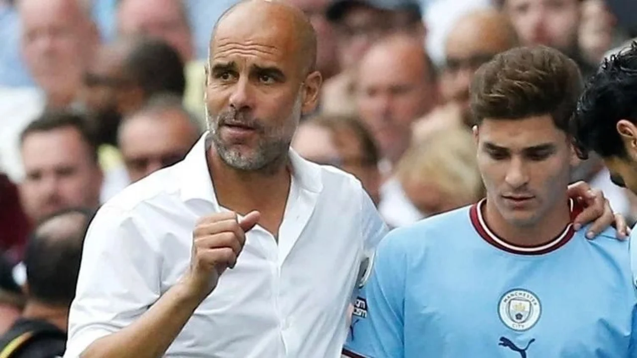 Julián Álvarez Pep Guardiola Manchester City