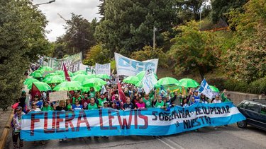 Marcha en Bariloche para que liberen el camino a Lago Escondido