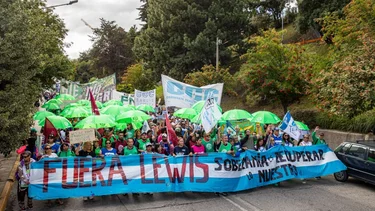 Marcha en Bariloche para que liberen el camino a Lago Escondido