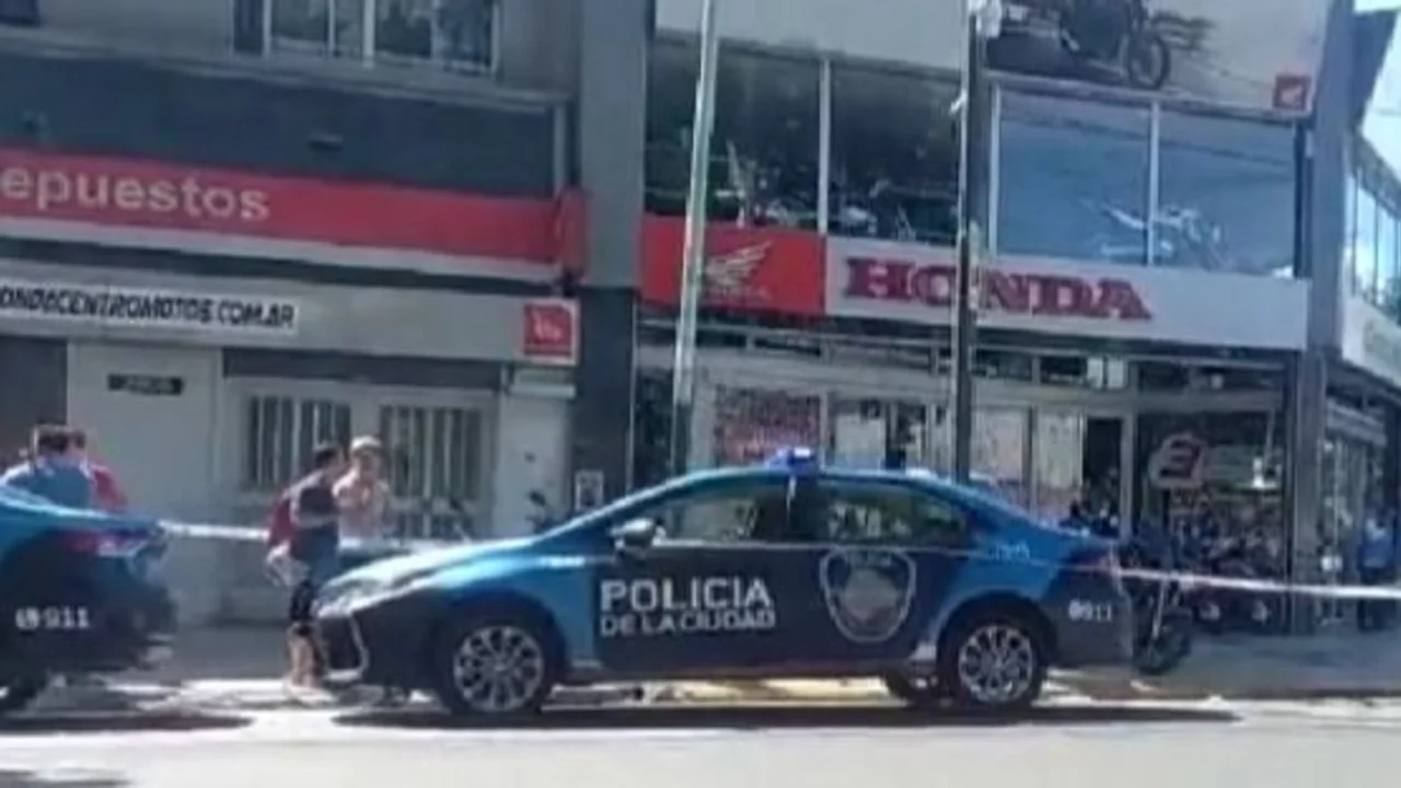Intento de femicidio: un policía de la Federal baleó a su expareja en plena calle