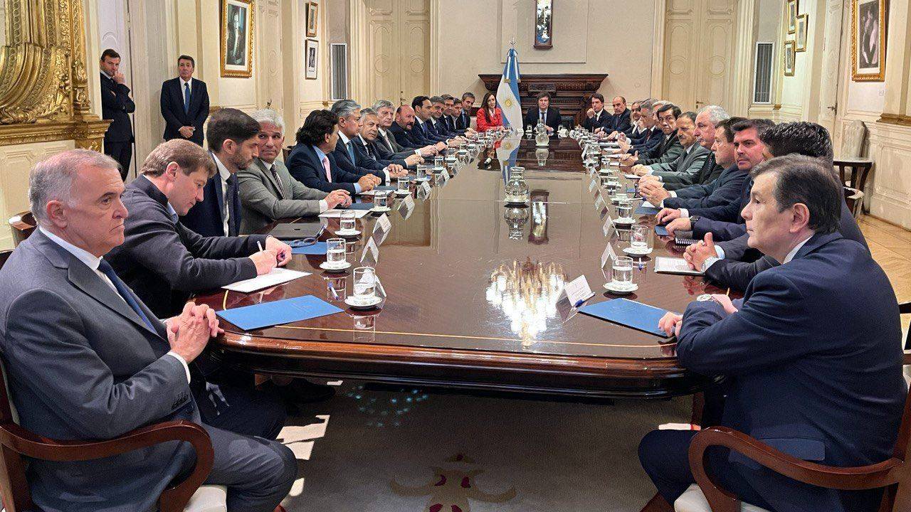 Los gobernadores se pintan la cara ante un gobierno que no dialoga y amenaza
