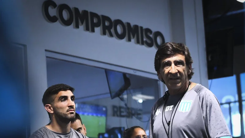 Gustavo Costas, Racing, Emiliano Vecchio, mercado de pases, deportes