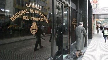 La Justicia laboral dictó una cautelar para frenar la reforma laboral del DNU