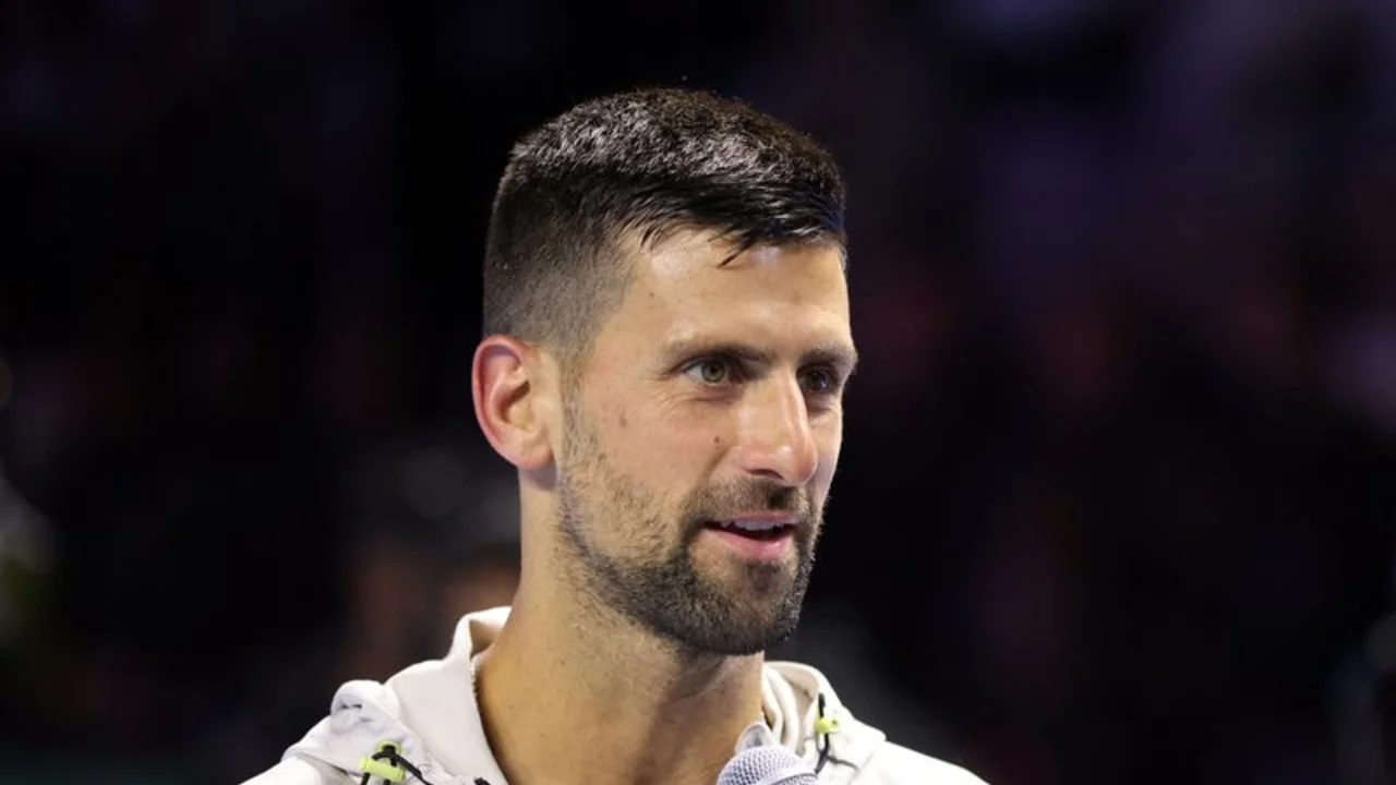 Estaré bien, dice Djokovic en medio de preocupación por lesión muñeca antes del Abierto de Australia