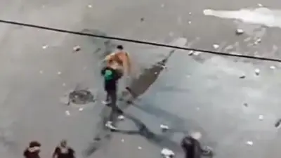Un patovica dejó en terapia intensiva a un joven en el ingreso al recital de La Renga Un patovica dejó en terapia intensiva a un joven en el ingreso al recital de La Renga