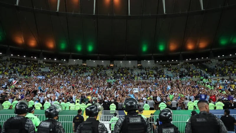 FIFA impone cierres parciales de estadios y multas a selecciones sudamericanas