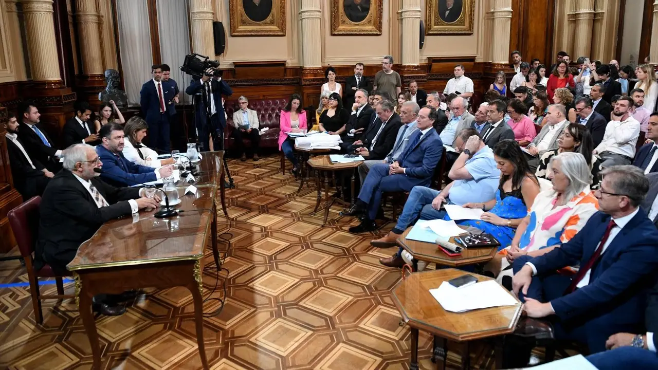 La Ley Bases tiene cronograma en el Senado, mientras la oposición sale a juntar votos