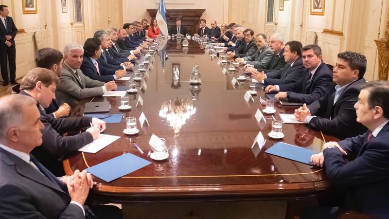 El gobierno de Milei redobla su ataque a gobernadores: quita fondos y los tilda de "animalitos"  