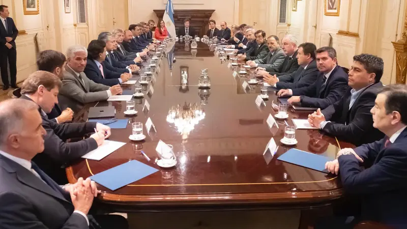 El gobierno de Milei redobla su ataque a gobernadores: quita fondos y los tilda de "animalitos"  
