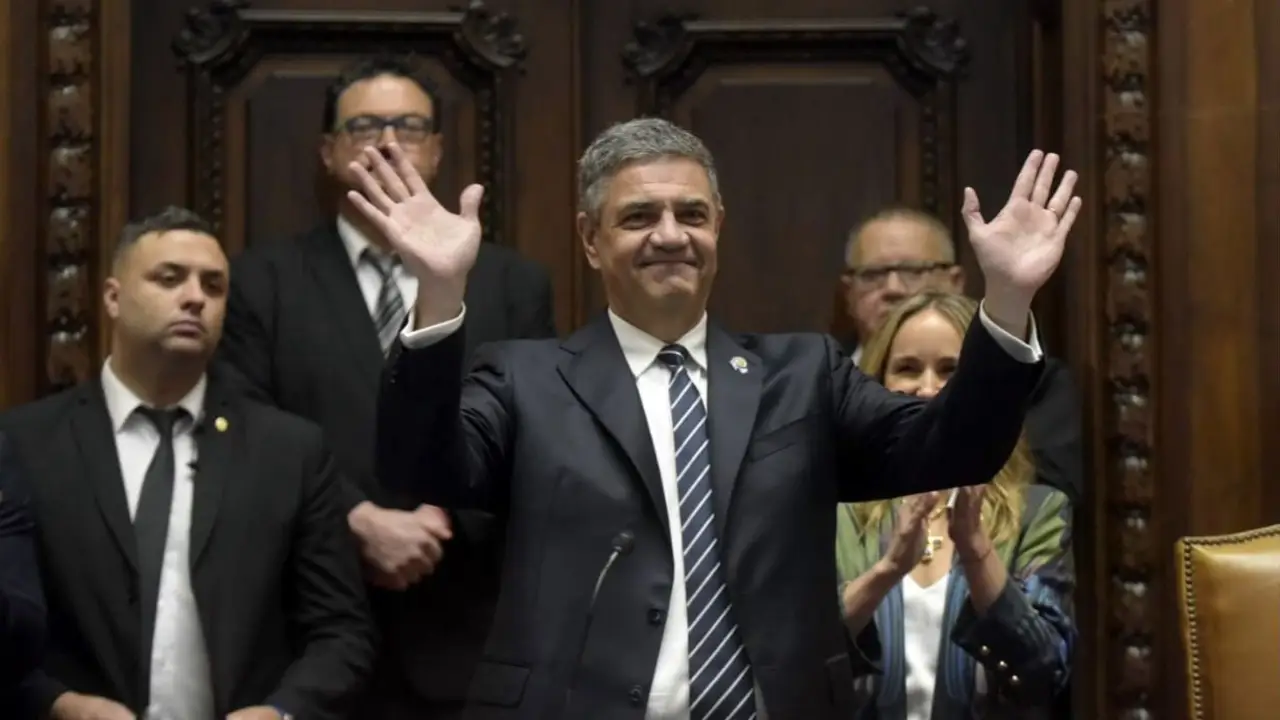 Más seguridad y menos baldosa, el plan de Jorge Macri mientras afila la motosierra porteña