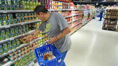 Nueva encuesta: por la crisis, más del 60% redujo consumos de alimentos Nueva encuesta: por la crisis, más del 60% redujo consumos de alimentos