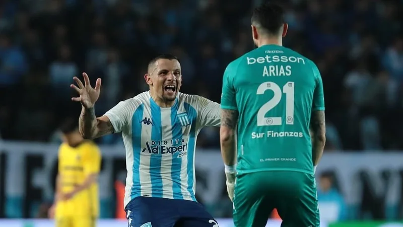 Racing, Emiliano Vecchio, Fernando Gago. 