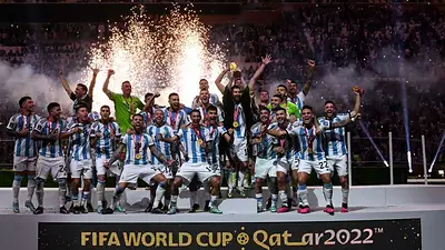 Argentina levantando la Copa del Mundo en Qatar. Argentina levantando la Copa del Mundo en Qatar.