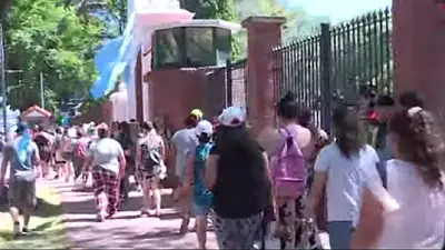 Marchan contra el ajuste de Milei en la Quinta de Olivos: "No llega la comida" Marchan contra el ajuste de Milei en la Quinta de Olivos: "No llega la comida"