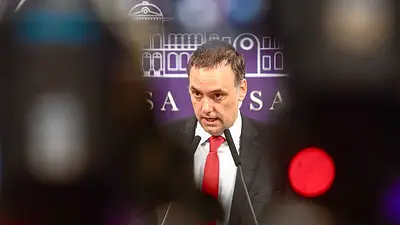 Adorni amenazó a Gobernadores: si la ley no sale, el ajuste lo pagan las provincias Adorni amenazó a Gobernadores: si la ley no sale, el ajuste lo pagan las provincias