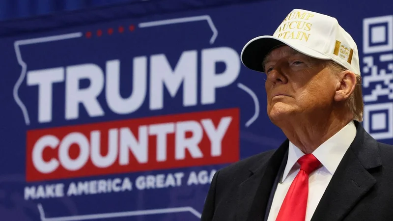 El expresidente de Estados Unidos y candidato presidencial republicano Donald Trump hace campaña en Indianola, Iowa, Estados Unidos, el 14 de enero de 2024. Foto NA: REUTERS/Brendan McDermid
