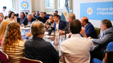 Gobernadores, legisladores y sindicalistas de UP se reunirán por el DNU y la ley ómnibus